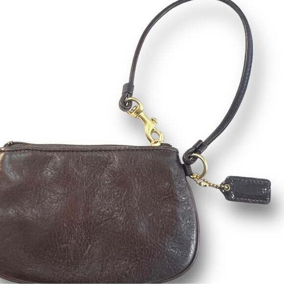 COACH WRISTLET in brown leather with Gold Tone hardware and COACH LOGO TAG - Picture 9 of 16